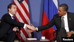 U.S. President Barack Obama (right) and his Russian counterpart Dmitry Medvedev at the G8 Summit in Deauville, France