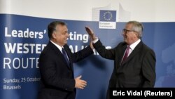 „Vine dictatorul!” - așa a fost întâmpinat Viktor Orbán de către fostul președinte al Comisiei Europene, Jean-Claude Juncker, la un summit al UE din 2015.
