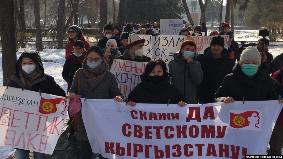 Жарандык активисттердин референдумга каршы жүрүшү. Бишкек. 6-декабрь, 2020-жыл.