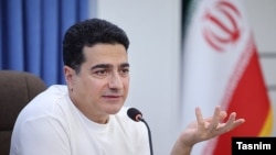 همایون شجریان گفته که از هشت سال پیش به دنبال برگزاری کنسرت خیابانی بود