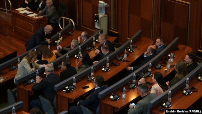 Deputetë të Lidhjes Demokratike të Kosovës.