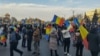 Mii de oameni protestează duminică în București față de anularea turului al doilea al alegerilor prezidențiale.