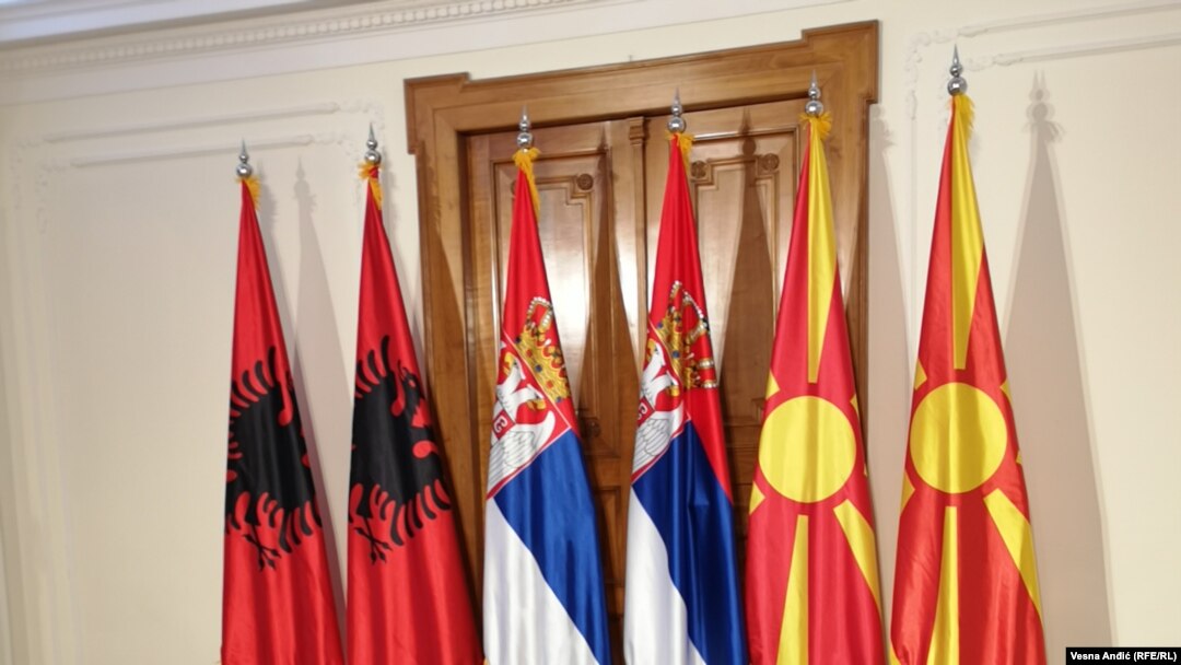 Flamuri i Shqipërisë, Serbiës dhe Maqedonisë së Veriut.