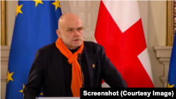 საფრანგეთის საგარეო ურთიერთობათა კომიტეტის თავმჯდომარე ფრედერიკ პეტი საქართველოს პრეზიდენტის ადმინისტრაციაში გამართულ პრესკონფერენციაზე