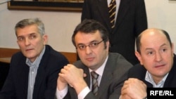 Goran Batričević, Goran Danilović, Predrag Popović na opozicionim pregovorima 11. februara 2009, Foto: Savo Prelević 