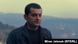 Сараево, Босна и Херцеговина, Елведин Суљиќ, жртва на снајперисти за време на опсадата на Сараево, ноември, 2025 година.