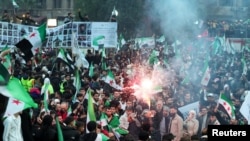 Сирийски граждани празнуват първата годишнина от падането на Башар ал-Асад