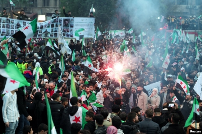 Празднование годовщины падения режима Башара Асада в полуразрушенном Алеппо. 8 декабря 2025 года