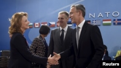 Milica Pejanović-Đurišić, bivša ministarka odbrane, Igor Lukšič, bivši šef diplomatije, i Jens Stoltenberg, aktuelni generalni sekretar NATO-a, 2015.