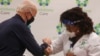 Президент США Джо Байден после получения дозы вакцины против коронавирусной болезни в Ньюарке, Делавэр. США, 21 декабря 2020 года