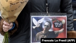  Плакат с убитым французским учителем Самюэлем Пати