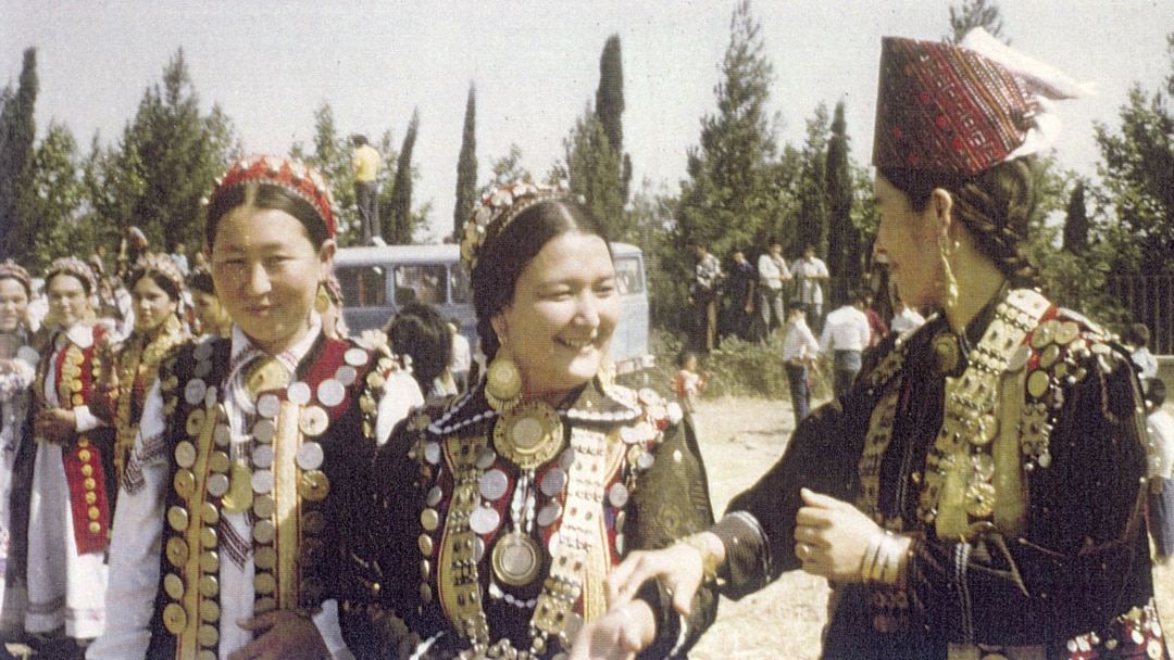 FFM анальды порно Керемет қыз жекеменшіктерді бағындырады