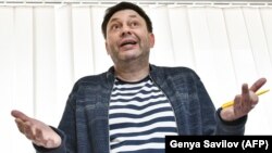 Journalist Kirill Vyshinsky speaks during a court hearing in Kherson on May 17.