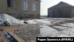 Many Laks are reluctant to move because the substitute housing offered in the new development of Novostroi on swampy lowland on the coast of the Caspian Sea north of Makhachkala is in many cases unfit for human habitation, employment prospects are nil, and some of the land plots promised to the resettlers have reportedly been illegally sold for commercial development.
