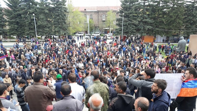 Opozicija u Jermeniji traži vanredne izbore 
