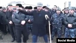 Пригороднерчу гуламехь, Кадыровн динан хьехамча Хитанаев Мохьмад ву нах махкахбахаре кхойкхуш. Ютубера скриншот.