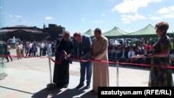 Armenia -- Mayor Samvel Balasanian and Archbishops Rafael Minasian (L) and Mikael Ajapahian (R) inaugurate a monument dedicated to Pope Francis' 2016 visit to Gyumri, 25Jun2017.