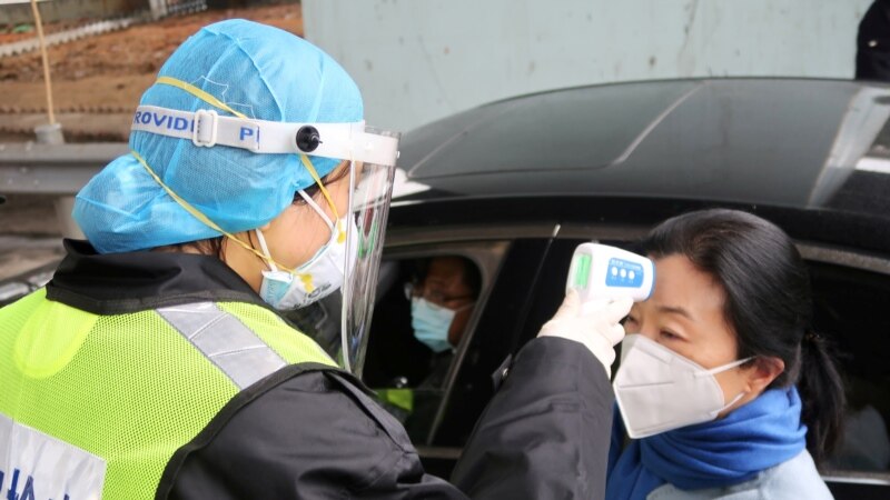 Трет ден опаѓа бројот на заразени од коронавирусот во Кина  