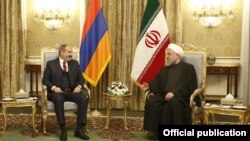 Встреча премьер-министра Армении Никола Пашиняна (слева) и президента Ирана Хасана Рухани, Тегеран, 27 февраля 2019 г.