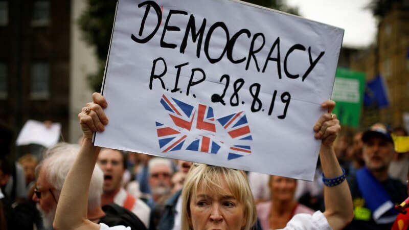 U Velikoj Britaniji protesti zbog suspenzije rada parlamenta 