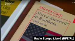 Detaliu de pe coperta volumului „Vocea Americii” în România (1969 - 1979) de Mircea Carp, Polirom ,1997.