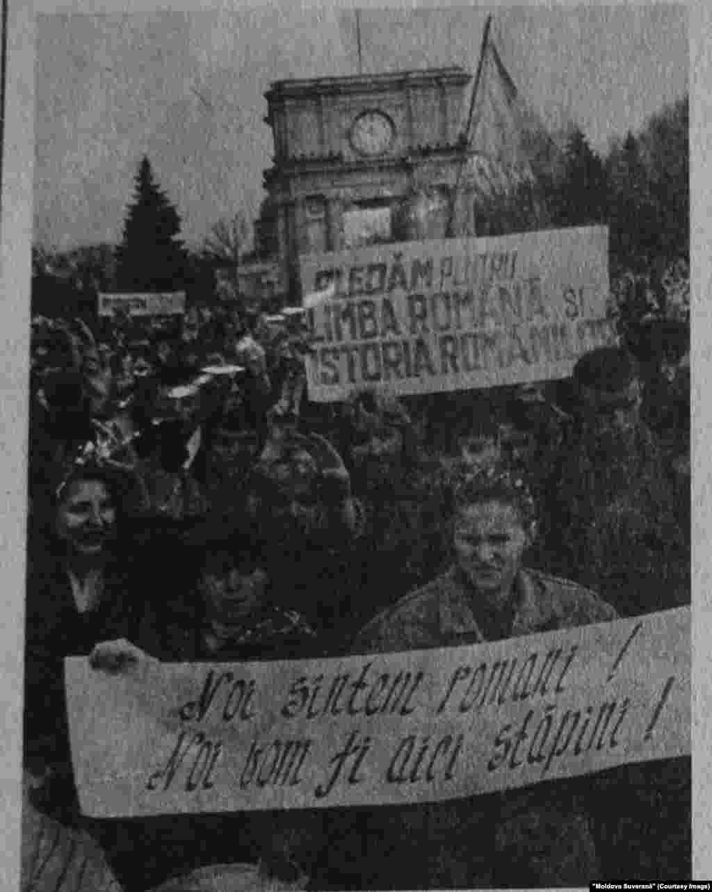 &quot;Moldova Suverană&quot;, 25 martie 1995, proteste studenţeşti împotriva înlocuirii cursului de &bdquo;Istorie a românilor&quot; cu cel de &bdquo;Istorie a Moldovei&rdquo;