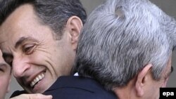 France -- President Nicolas Sarkozy (L) bids farewell to his Armenian counterpart Serzh Sarkisian at Elysee Palace in Paris, 10Mar2010