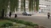Незалежныя назіральнікі падлічваюць яўку на ўчасткак у школе № 31 у Магілёве на вуліцы