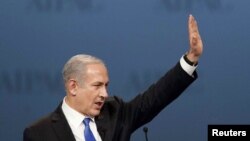 بنیامین نتانیاهو، نخست‌وزیر اسرائیل، در پایان سخنرانی در همایش «ایپک»، تشکل آمریکایی‌های دوستدار اسرائیل. ۵ مارس ۲۰۱۲.
