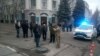Суд, який мав розглянути запобіжний захід для підозрюваних у вбивстві активіста Мирошниченка, «замінували»