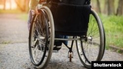 Инвалидная коляска (иллюстративное фото)
