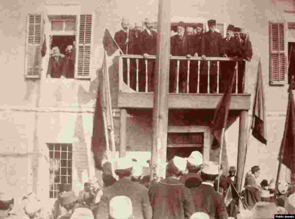 Albanian leader Ismail Qemali (center) announces the declaration of independence to the public after the Assembly of Vlorë on November 28, 1912.