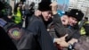 Үкіметке наразылық акциясына шыққан азаматтарды полиция күштеп әкетіп жатыр. Алматы, 1 наурыз 2020 жыл.
