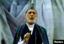 په کتاب کې د پخواني ولسمشر حامد کرزي په اړه هم ډېرې ناویلې خبرې شته