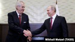 Russian President Vladimir Putin (right) greets Czech President Milos Zeman in Sochi on November 21.