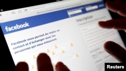 Konzervativci nezadovoljni povremenim brisanjem objava na Facebooku
