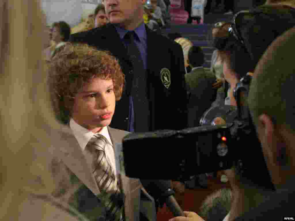 Герои первого дня: 12-летний Антон Немцов - сын Бориса Немцова презентует свою первую книгу