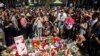 Zeci de mii de persoane au păstrat un minut de reculegere la Barcelona în memoria victimelor atacului terorist de joi