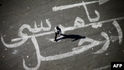 میدان تحریر: شعار مرسی برو بر روی زمین
