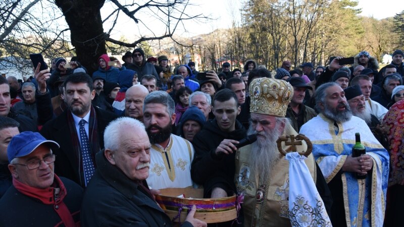 Vlada C. Gore Amfilohiju: Vlast se neće birati ni rušiti na litijama