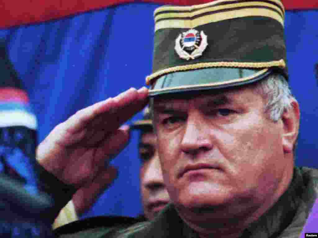 Ratko Mladic la parada din Vlasenica, 2 decembrie 1995