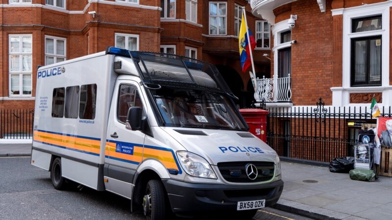 London polisiýasy WikiLeaksi esaslandyryjy Julian Assanjy tussag etdi