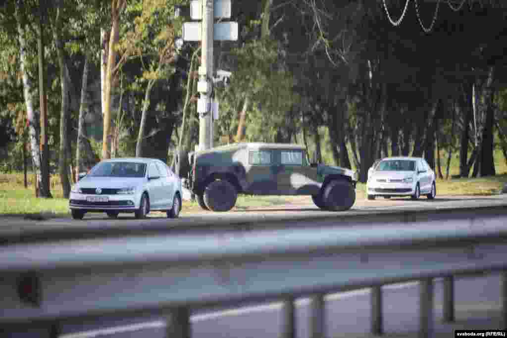 Минскіде әскери көліктердің көбі түс ауа пайда болды.