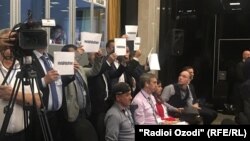 Сторонники оппозиции на совещании ОБСЕ в Варшаве