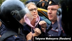 Liubov Sobol reținută de poliție la protestul din 3 august