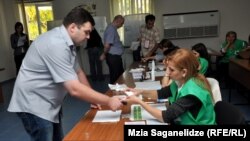 Voting in Tbilisi. Photo by RFE/RL's Georgian Service's Mzia Saganelidze.