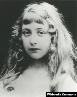 Aqata Kristinin uşaqlıq illəri.