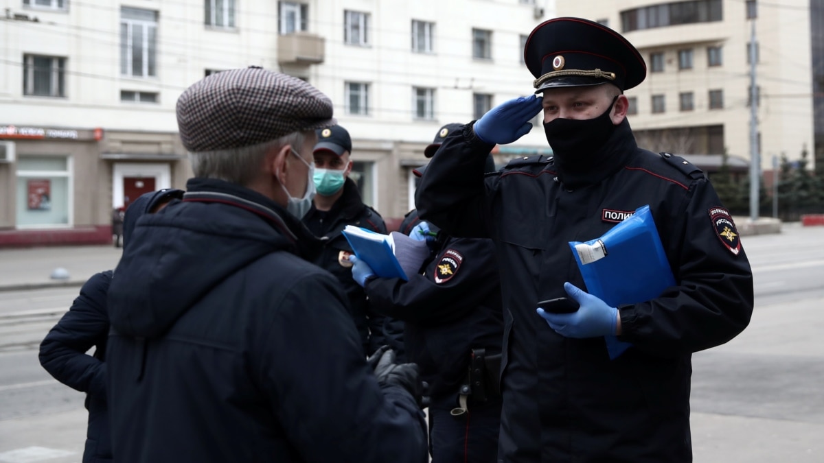 Сотрудник полиции нарушает закон