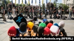 Microfoane la o conferință de presă de la Kiev. 31 mai 2019