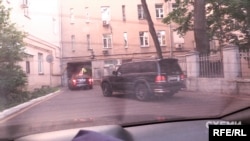 Ввечері 31 травня кортеж олігарха Пінчука виїхав з бокових воріт Адміністрації президента